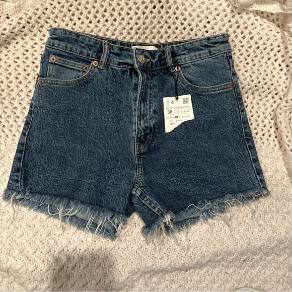 ZARA SHORT WOMENS NEW SIZE
6 BLUE - Picture 1 of 9